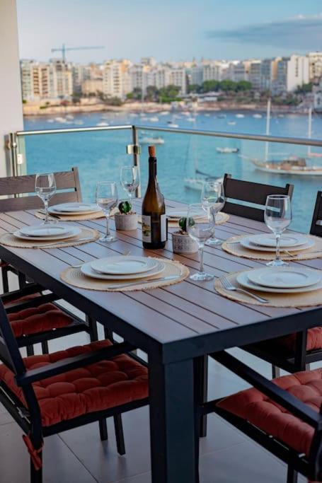 Seafront Two Bedroom Apartment Saint Julian's Luaran gambar