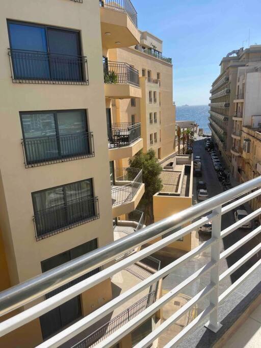 Seafront Two Bedroom Apartment Saint Julian's Luaran gambar